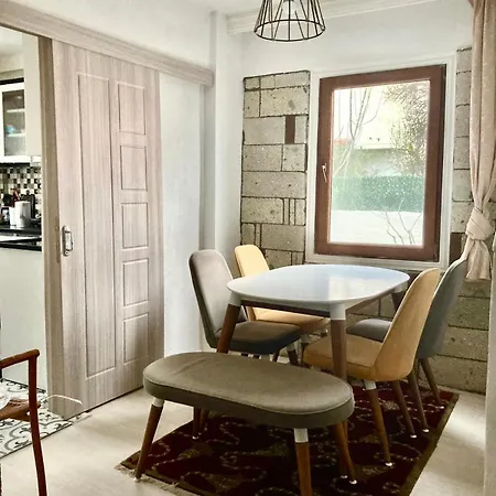 Alacatida Havuzlu Vila Çeşme
