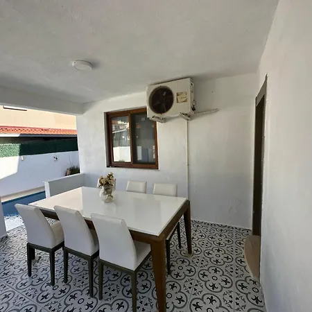 Alacatida Havuzlu Çeşme